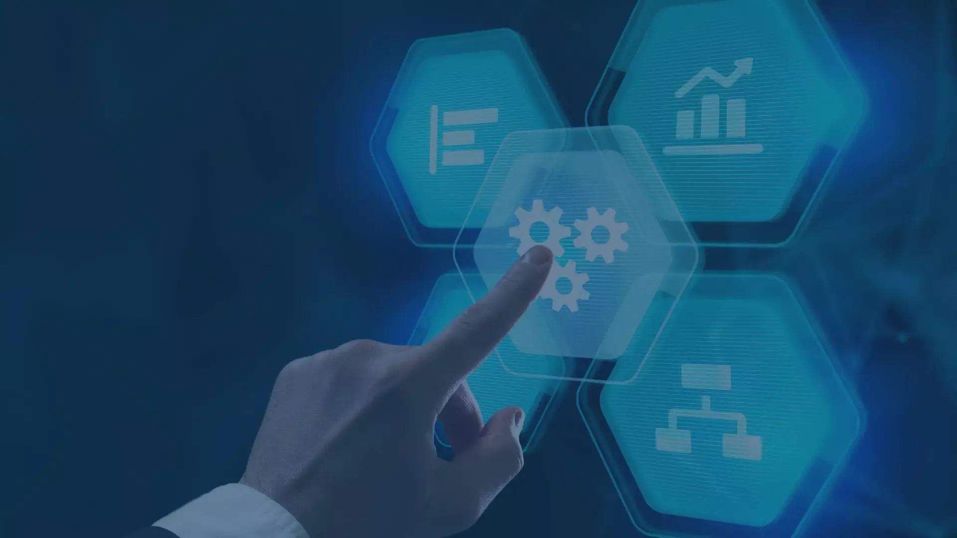 Hand berührt Konfigurator-Icon (Zahnrad) in einem Hexagon-Menü. Flexible Einstellungen der audius Add-ons für Dynamics 365 (DATEV, Reporting).