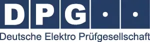 Dunkelblaues DPG Logo aus Einzelquadraten mit dem Schriftzug Deutsche Elektro Prüfgesellschaft"